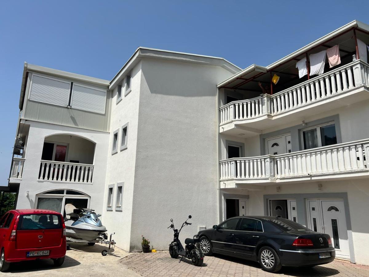 Villa Ajsa バール エクステリア 写真